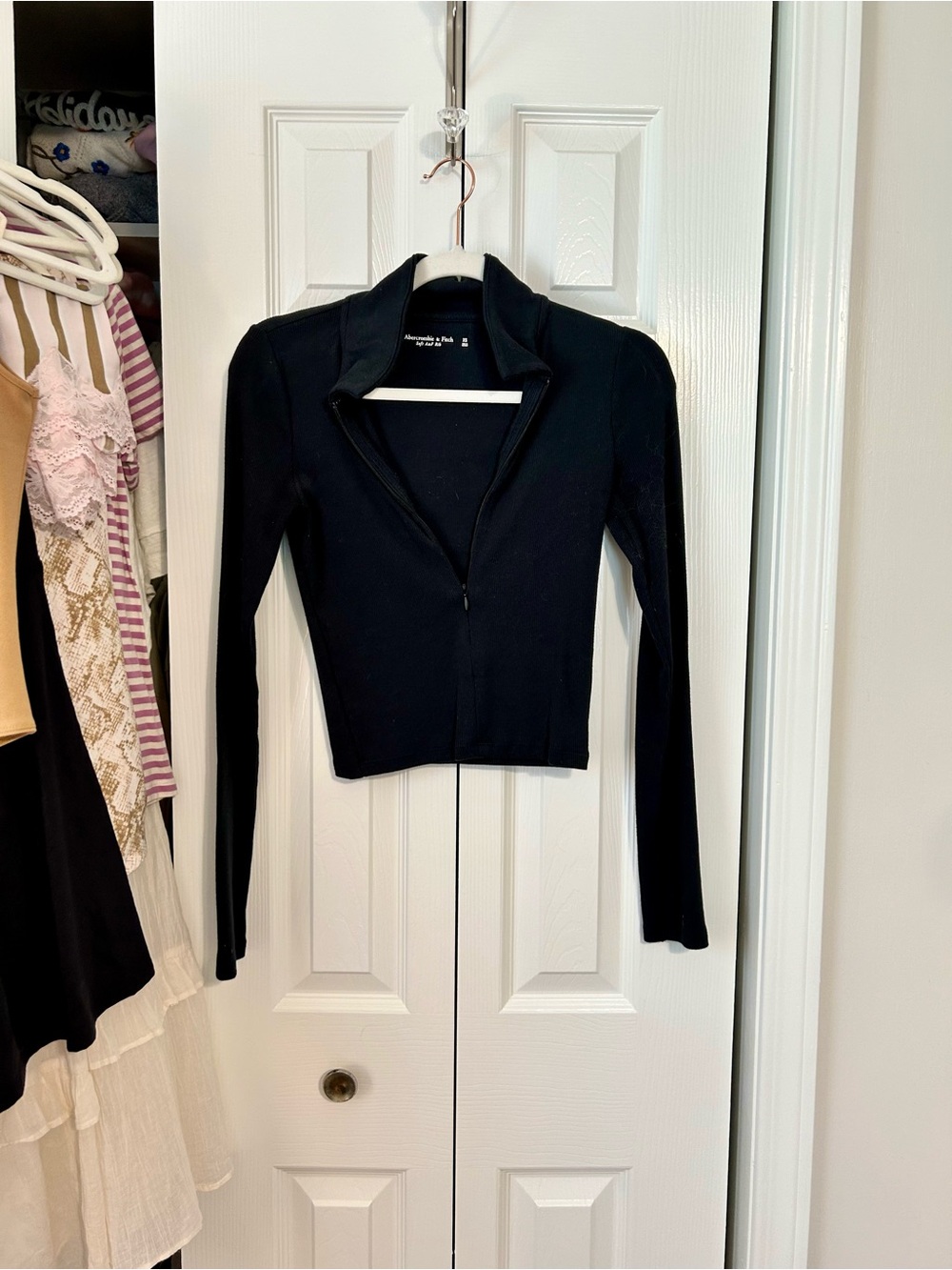 Abercrombie & Fitch Black Ribbed Zip-Front Cropped Long-Sleeve Top